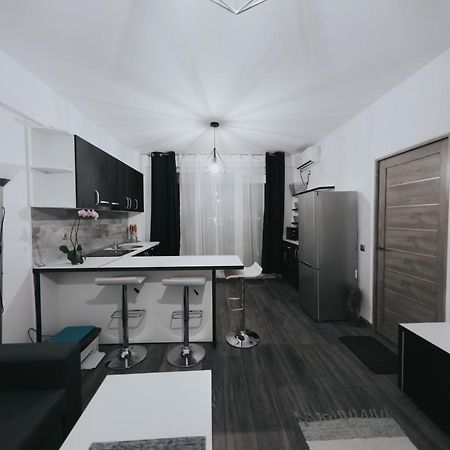 Urban Apartment Орадя Екстер'єр фото